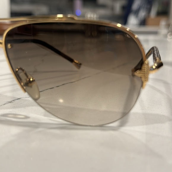 Louis Vuitton sunglasses - Picture 8 of 15